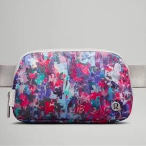 Lululemon Everywhere Belt Bag 1L Flower Glide Multi/Vapor new